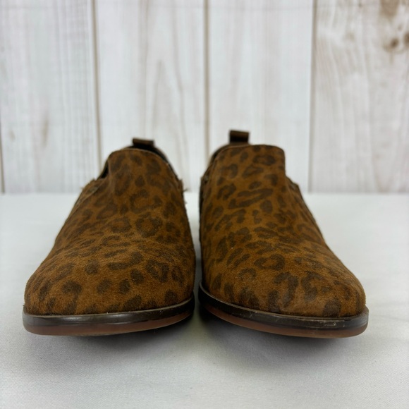 Clarks Trish Bell Loafers Leopard Print Suede Stud Accent Slip-On Shoes Size 7 - Picture 8 of 15